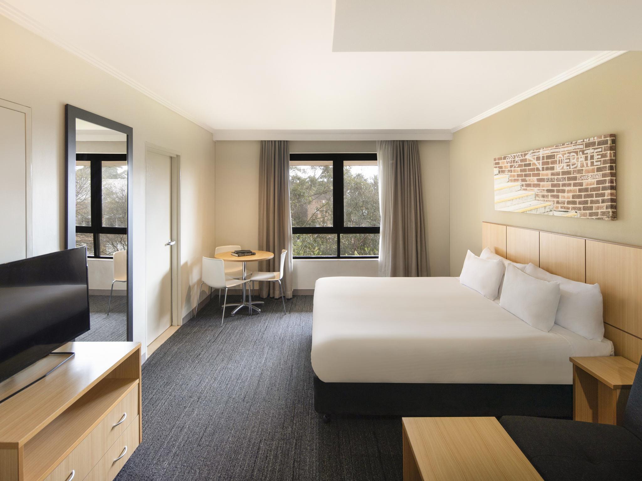 Отель Mercure Sydney Macquarie Park Экстерьер фото