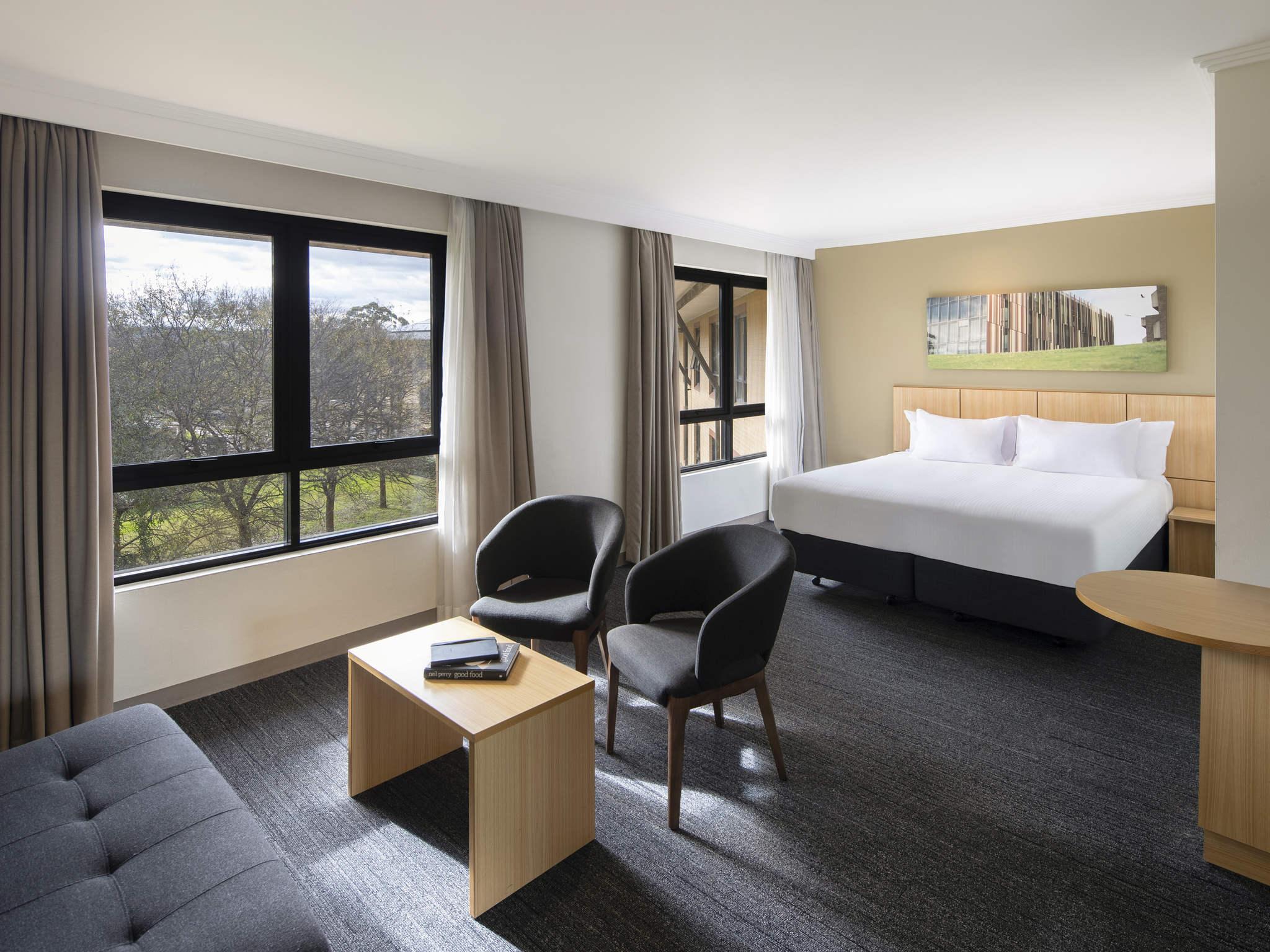 Отель Mercure Sydney Macquarie Park Экстерьер фото