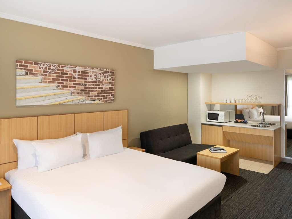 Отель Mercure Sydney Macquarie Park Экстерьер фото