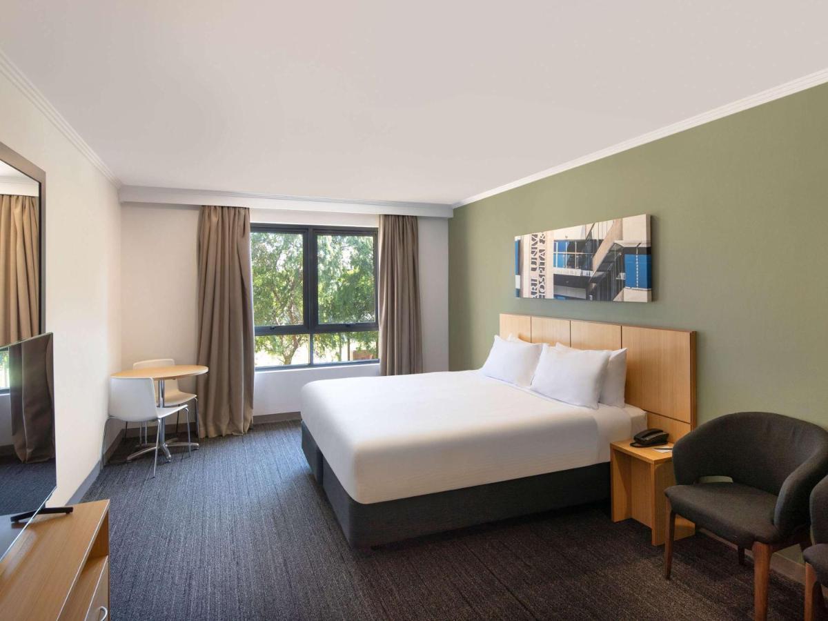 Отель Mercure Sydney Macquarie Park Экстерьер фото