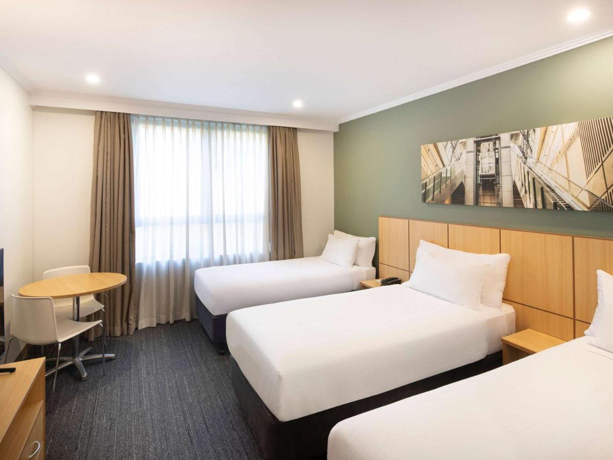 Отель Mercure Sydney Macquarie Park Экстерьер фото