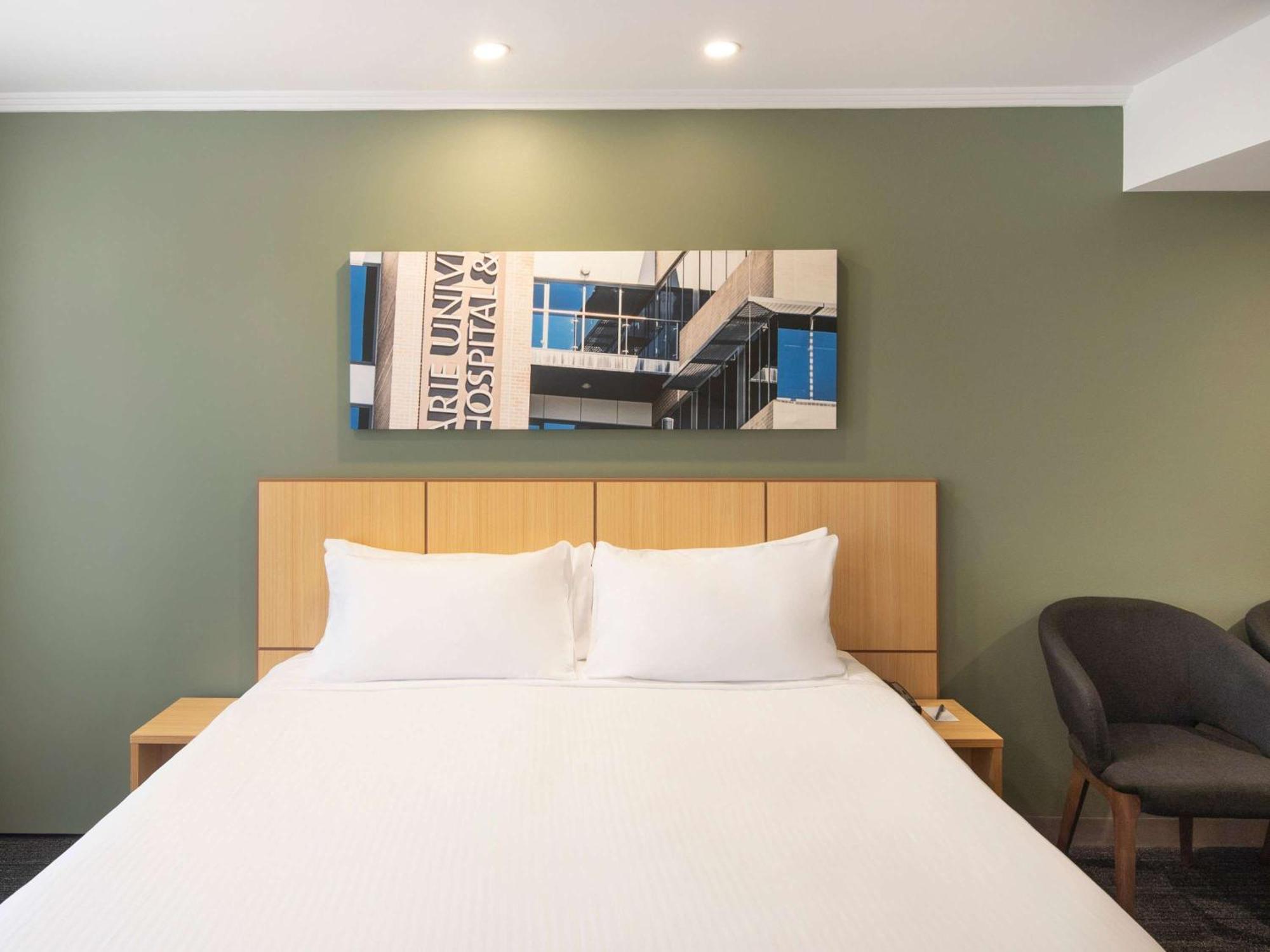 Отель Mercure Sydney Macquarie Park Экстерьер фото