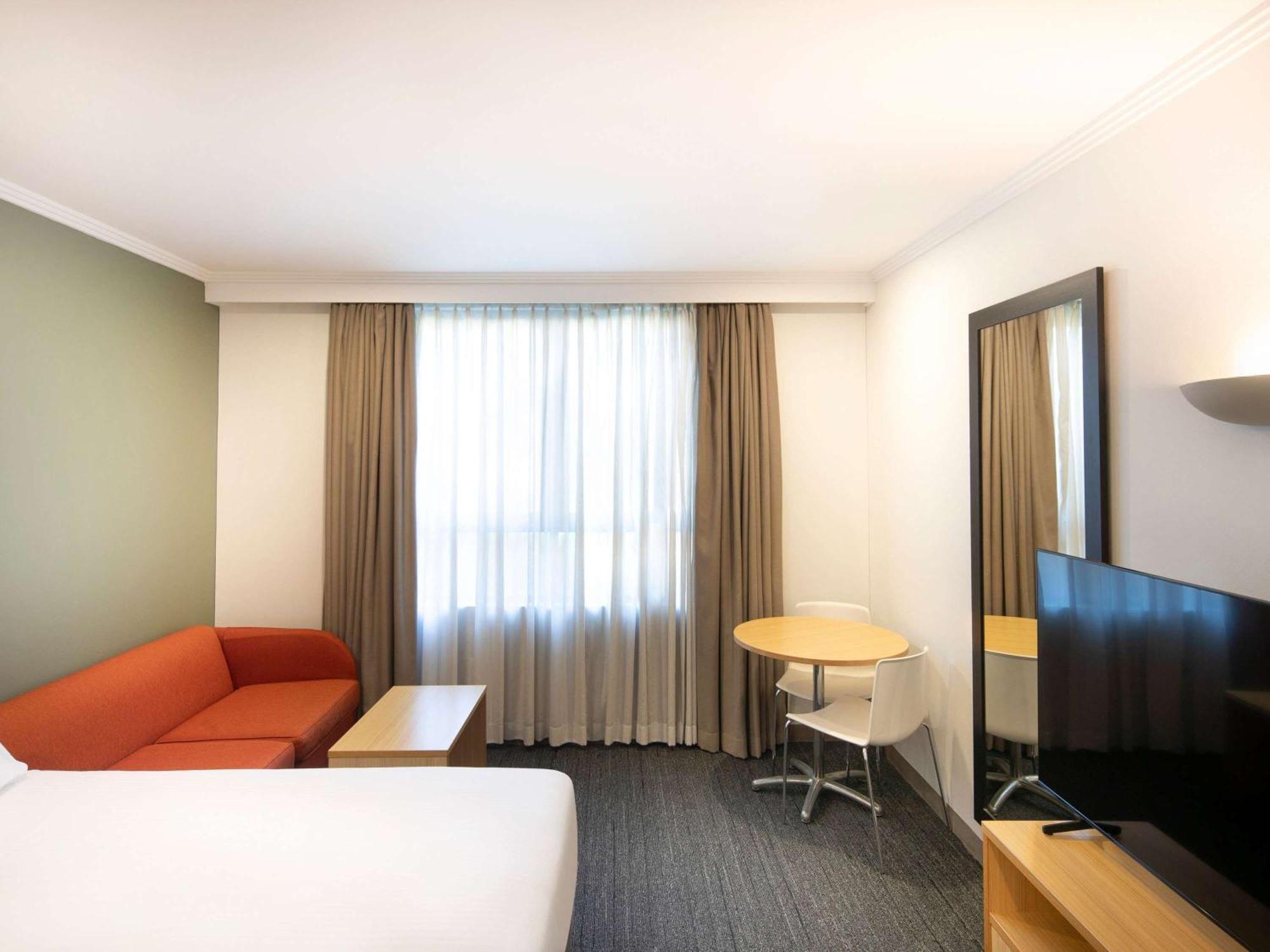 Отель Mercure Sydney Macquarie Park Экстерьер фото