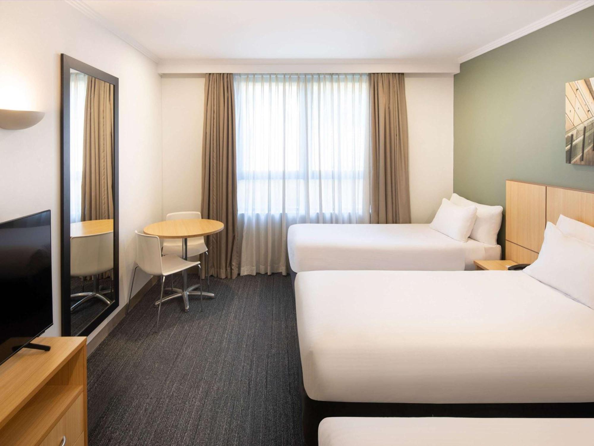 Отель Mercure Sydney Macquarie Park Экстерьер фото