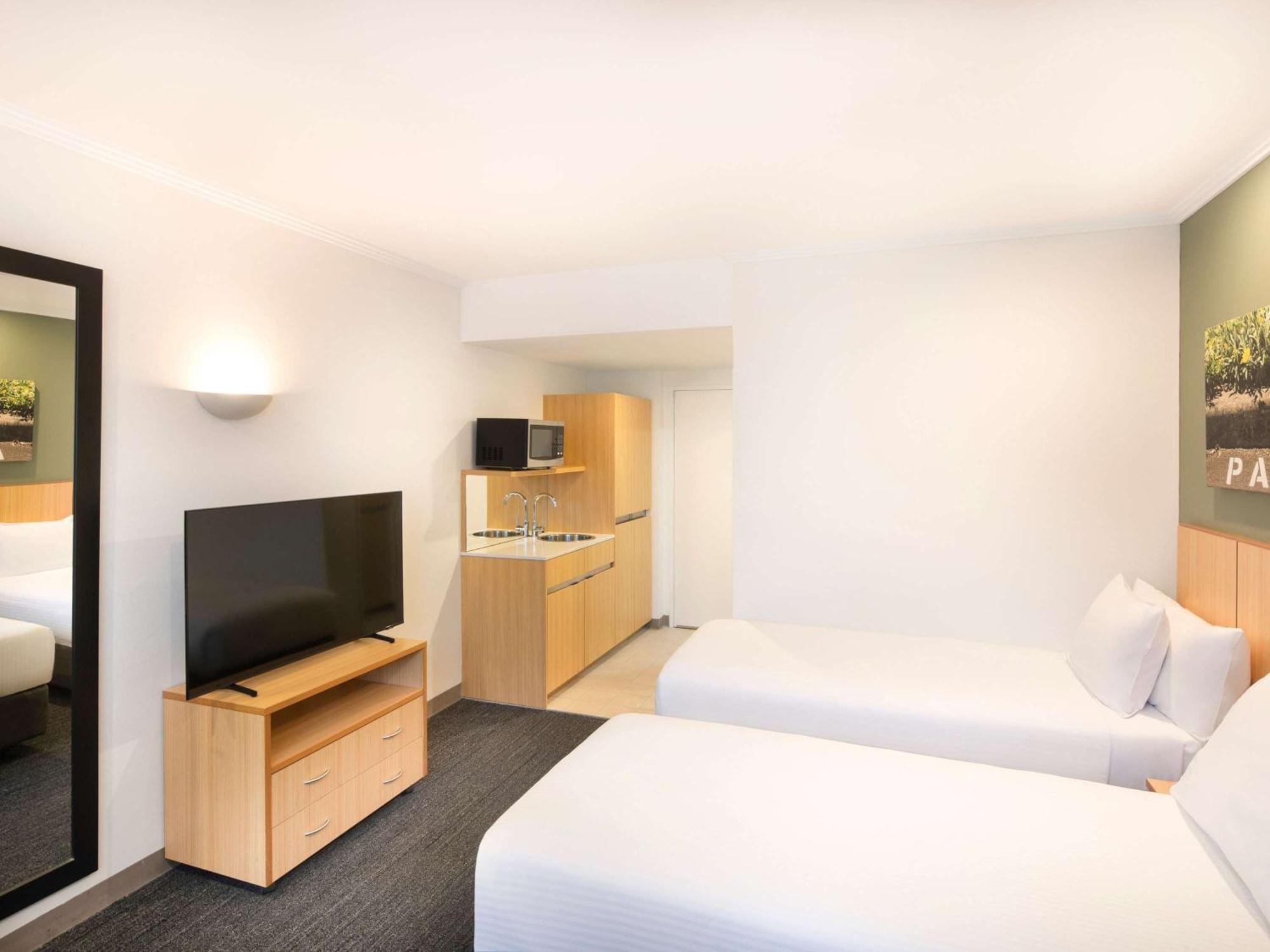 Отель Mercure Sydney Macquarie Park Экстерьер фото